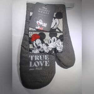 Mickey Mouse Oven Mitt NWT